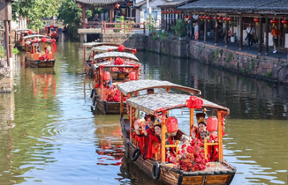 水鄉(xiāng)集體婚禮倡導(dǎo)新風(fēng)