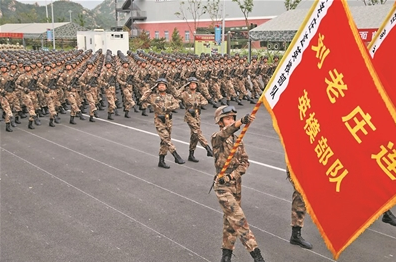“劉老莊連”的戰旗飄揚在閱兵式上