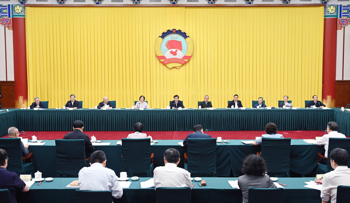 全國政協召開雙周協商座談會 圍繞優化區域教育醫療資源配置協商議政 王滬寧主持