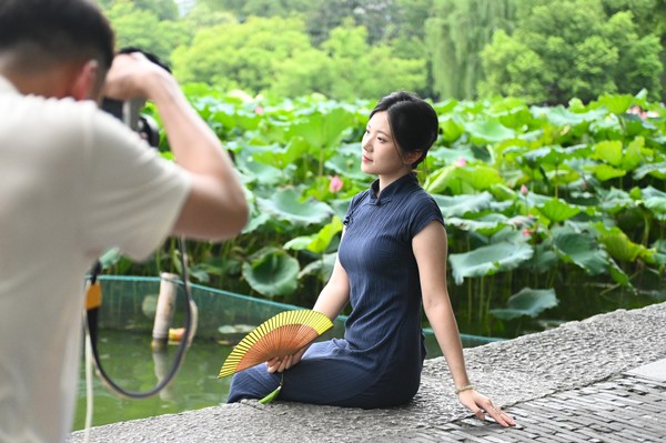 活力中國調(diào)研行｜杭州西湖游人多（2）(7879389)-20250804161514