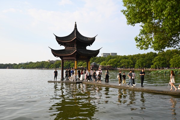 活力中國調(diào)研行｜杭州西湖游人多（3）(7879399)-20250804161458
