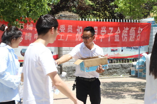 王鋒：縫紉機響富家鄉(分離圖)3(7866069)-20250811085427