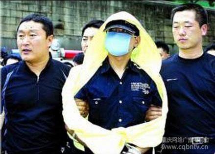 韓國頭號變態殺人狂魔——柳永哲　　以低犯罪率著稱于世的韓國上下被一名震驚世界的變態殺人狂魔驚呆了：一個名叫柳永哲的漢城男子接連獵殺了至少 19名漢城地區富裕階層的老人、電話應召女郎和上門按摩女性，創下了韓國犯罪分子一人殺害人命的“最高紀錄”，他專門在下雨的星期四尋找身穿白色衣服的女性下手，成為韓國史上頭號連環殺人兇手。